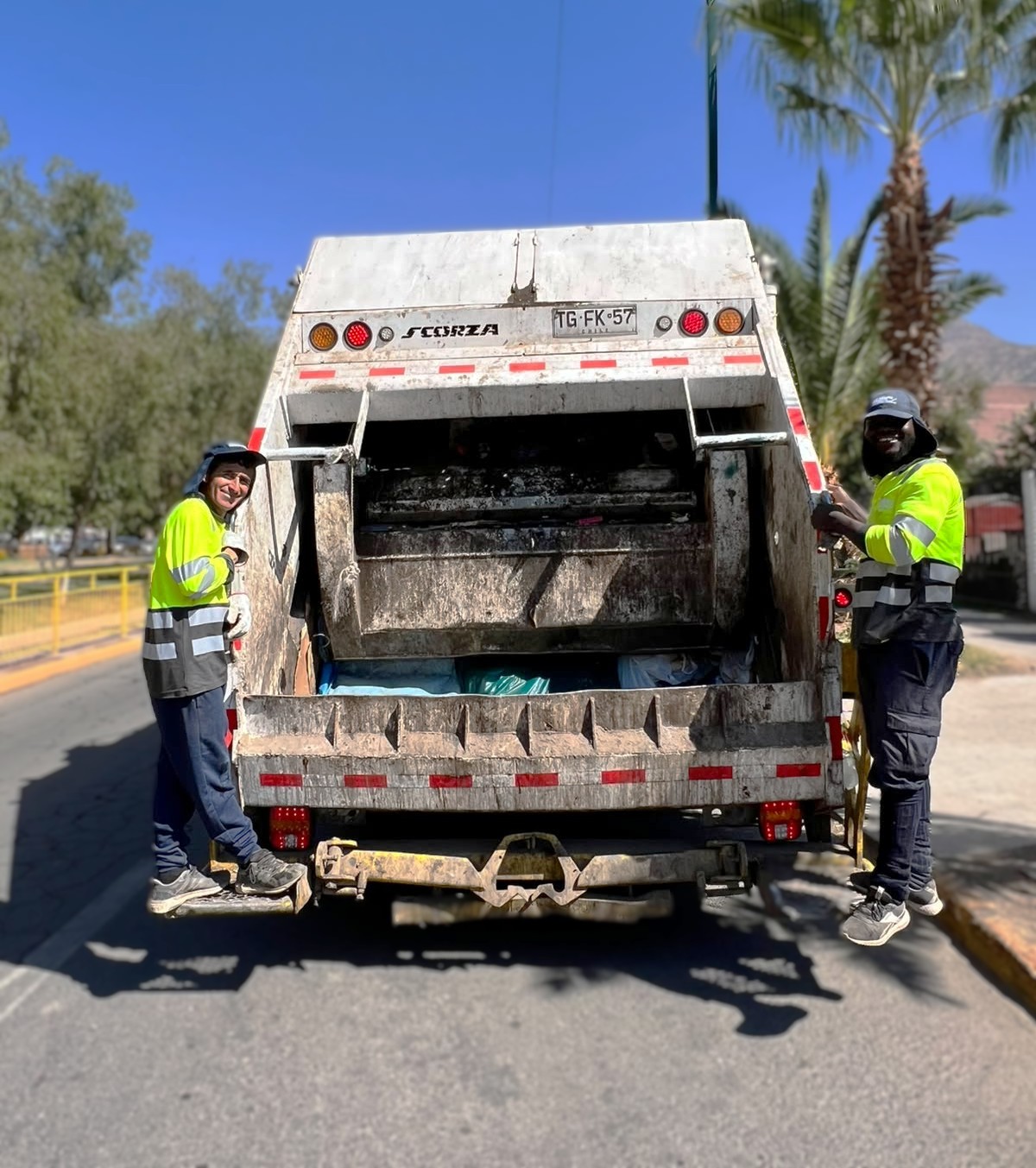 Equipo BIO-REC realizando recolección de residuos